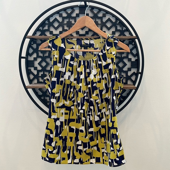 💕 Banana Republic Chartreuse, Blue and White Shell - Picture 1 of 4